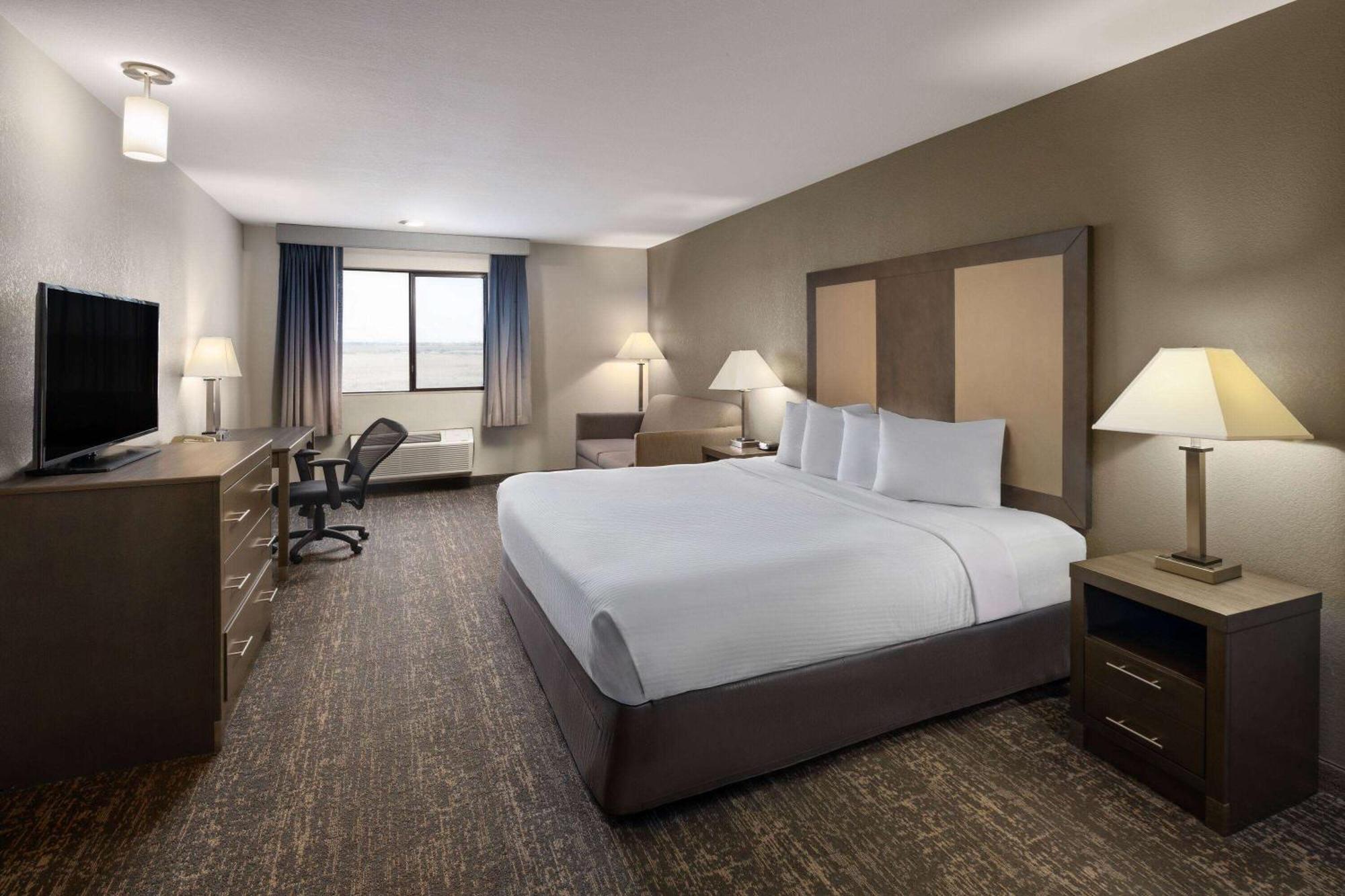 Baymont By Wyndham Moses Lake Exterior photo