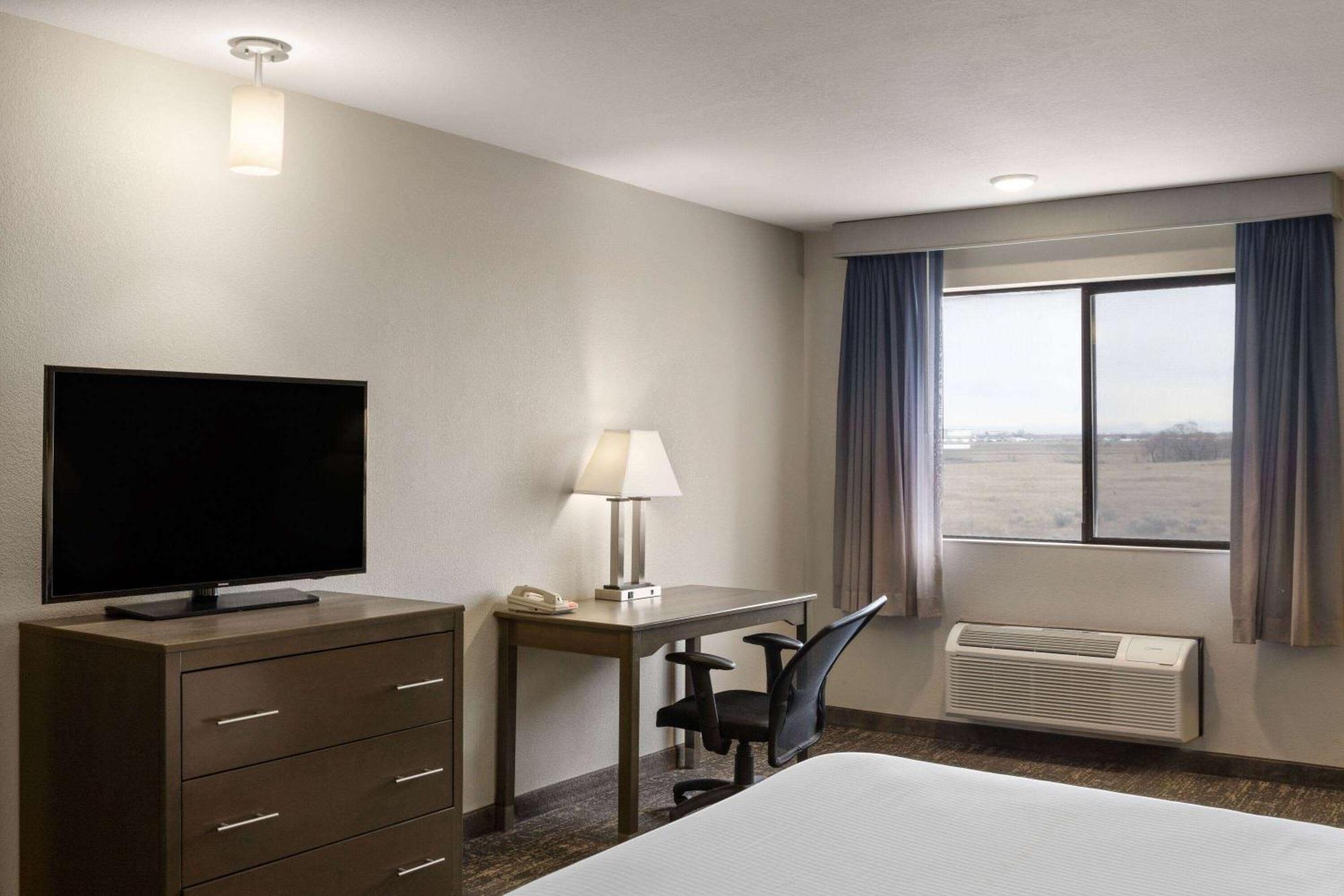 Baymont By Wyndham Moses Lake Exterior photo