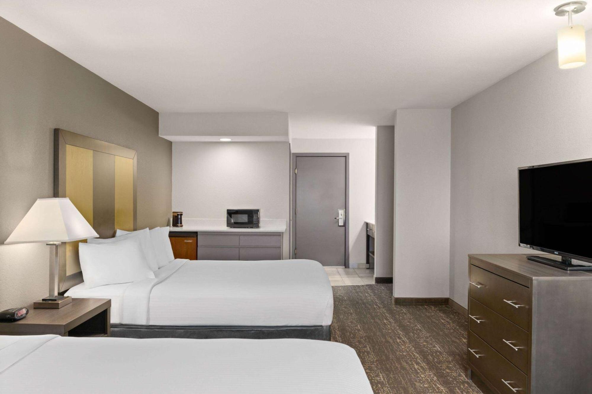 Baymont By Wyndham Moses Lake Exterior photo