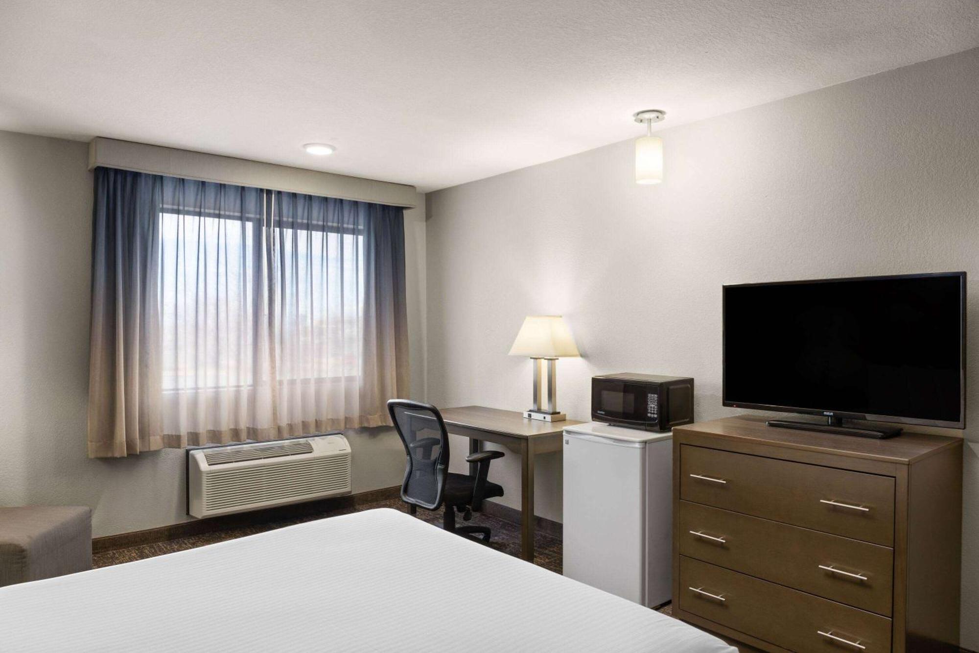 Baymont By Wyndham Moses Lake Exterior photo